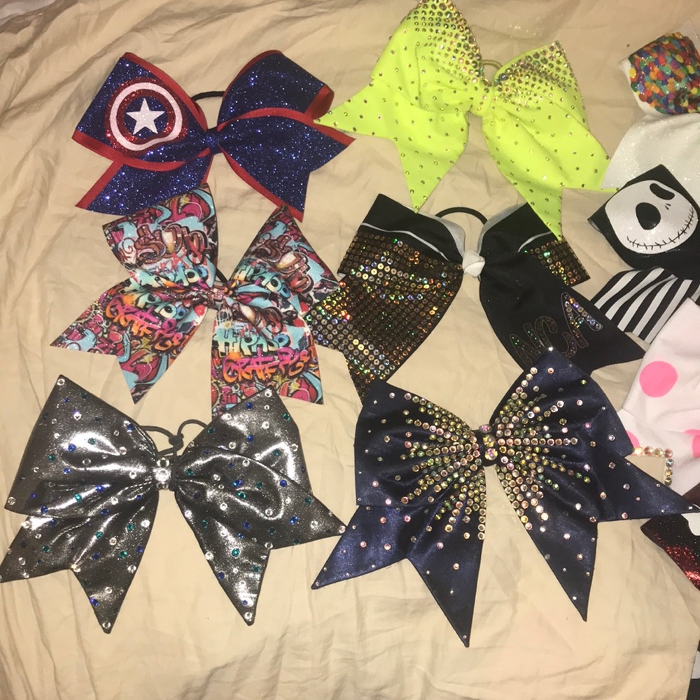 Bows of London and Other Cheer Bows